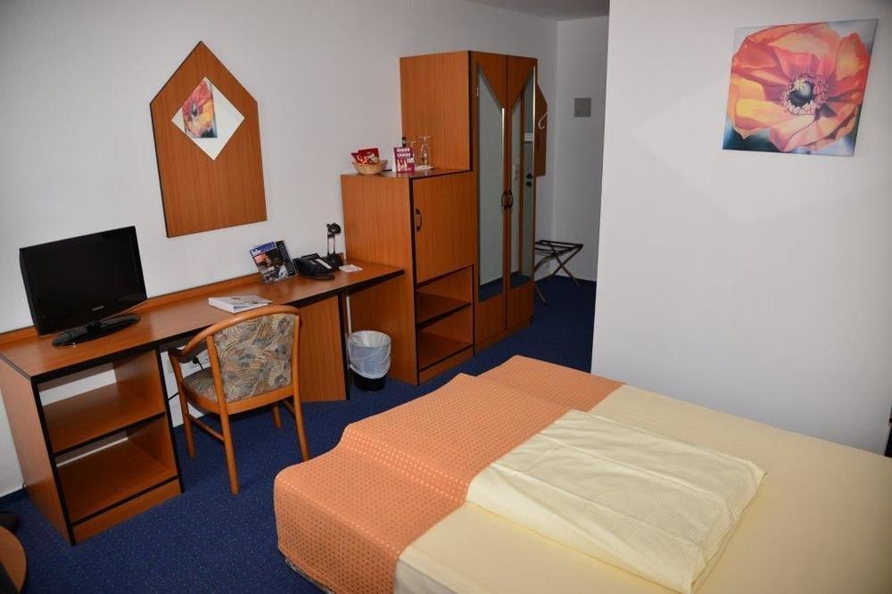 Trip Inn Kongresshotel Frankfurt-Родгау Екстериор снимка