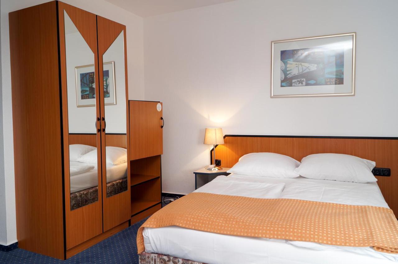 Trip Inn Kongresshotel Frankfurt-Родгау Екстериор снимка