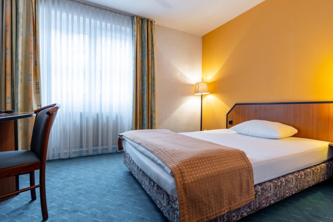 Trip Inn Kongresshotel Frankfurt-Родгау Екстериор снимка